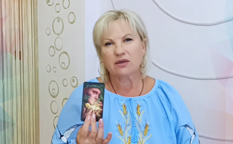 таролог Стелла, предсказания на картах ТАРО